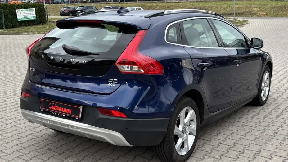 VOLVO V40 Cross Country -