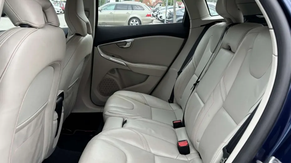 VOLVO V40 Cross Country -
