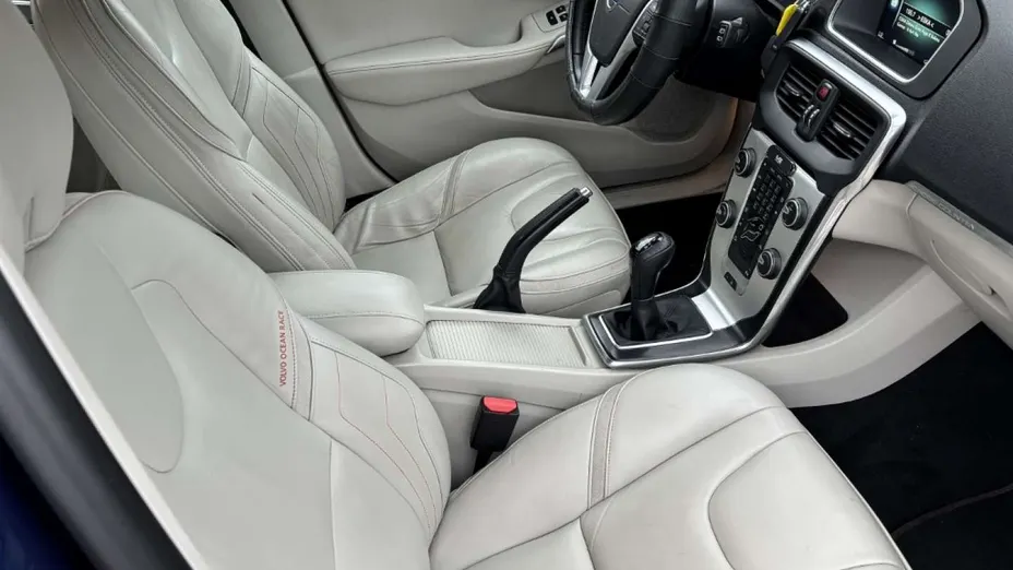 VOLVO V40 Cross Country -