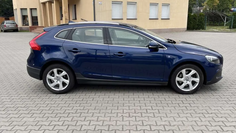VOLVO V40 Cross Country -