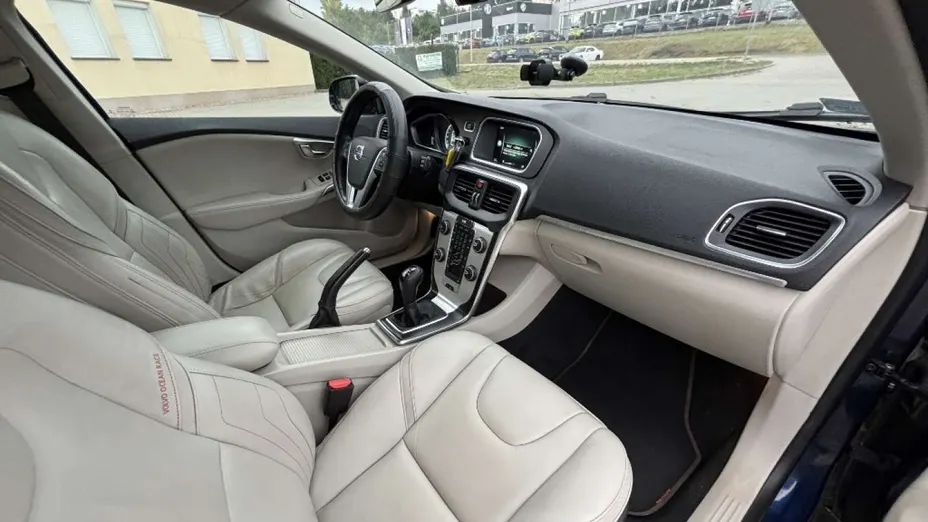 VOLVO V40 Cross Country -