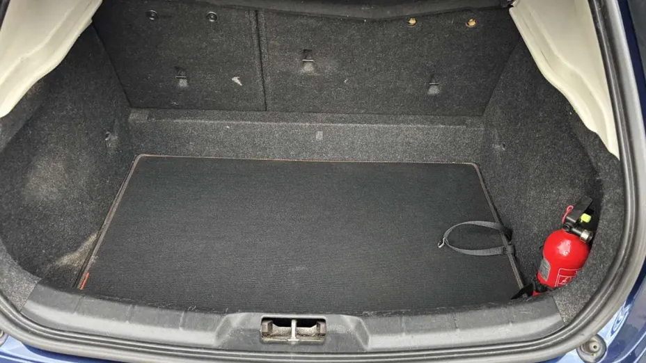 VOLVO V40 Cross Country -