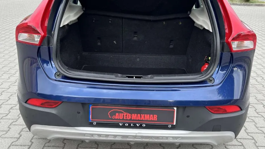 VOLVO V40 Cross Country -