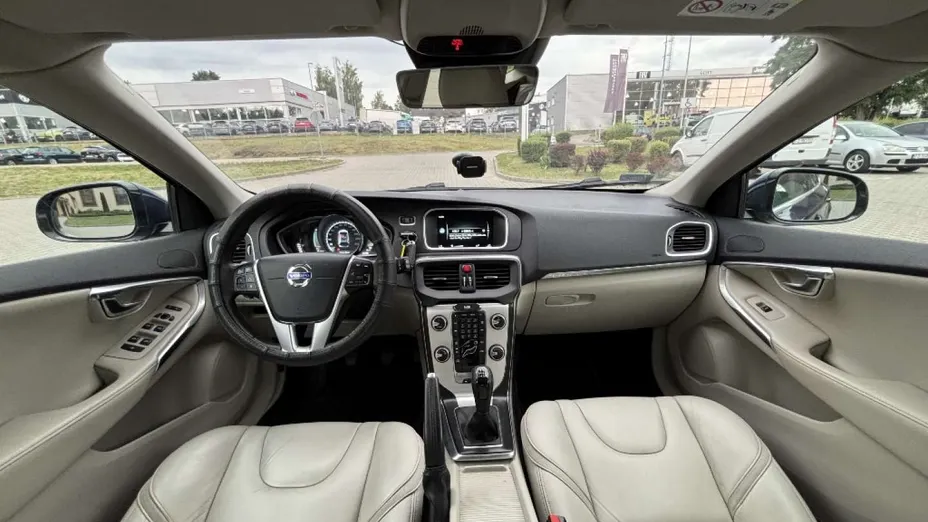 VOLVO V40 Cross Country -