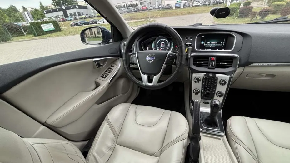 VOLVO V40 Cross Country -
