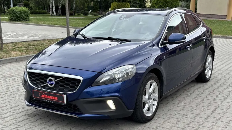 VOLVO V40 Cross Country -