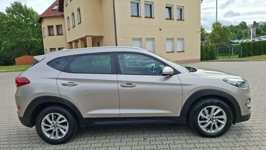 HYUNDAI Tucson -