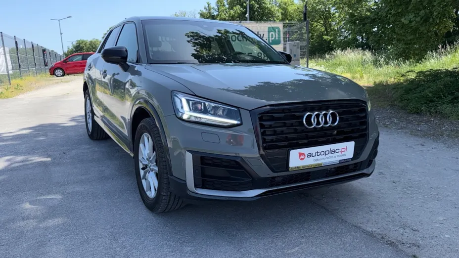 AUDI Q2 -