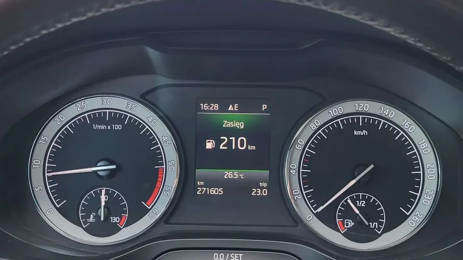 SKODA Karoq -