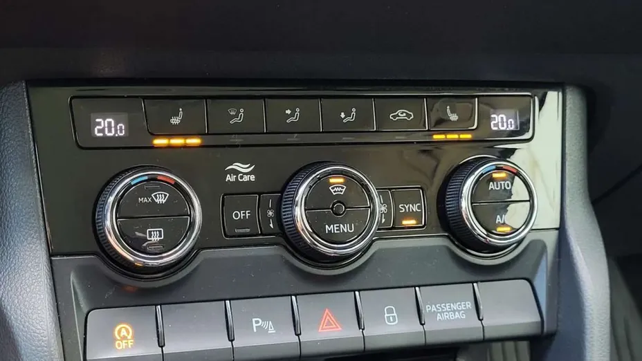 SKODA Karoq -