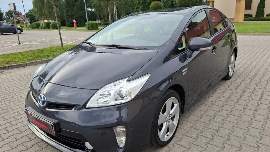 TOYOTA Prius -