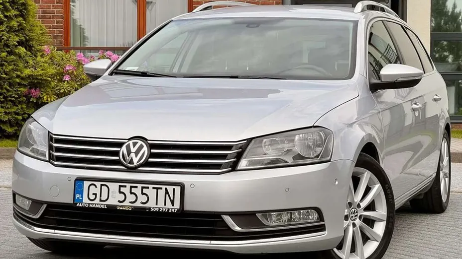 VOLKSWAGEN Passat -