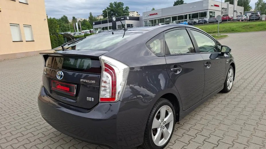 TOYOTA Prius -