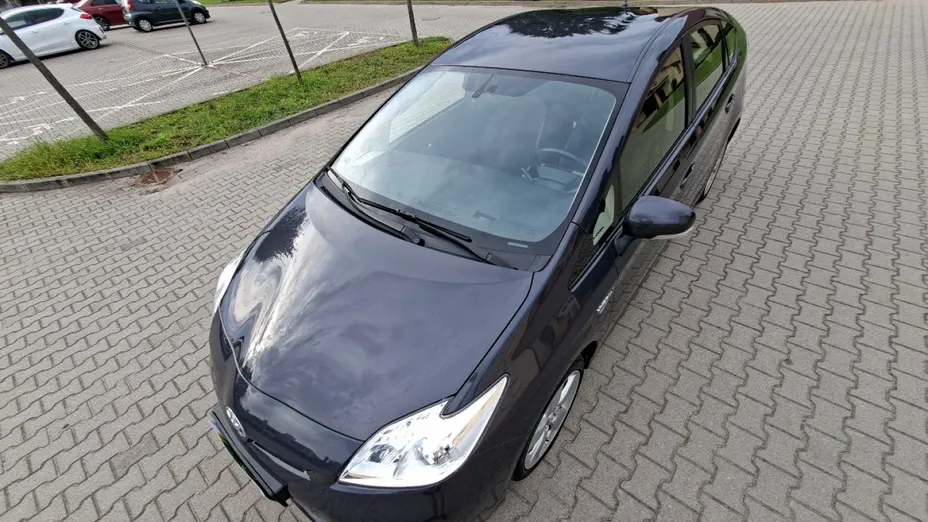 TOYOTA Prius -