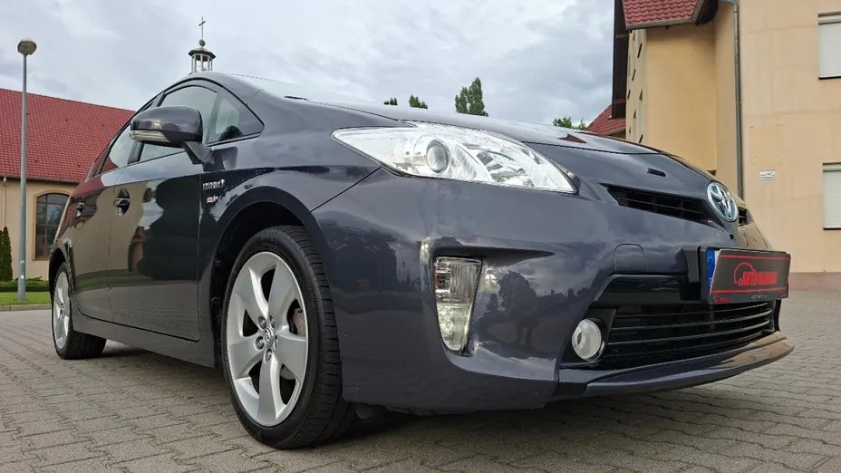 TOYOTA Prius -