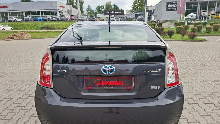 TOYOTA Prius -
