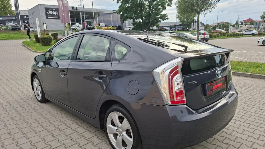 TOYOTA Prius -
