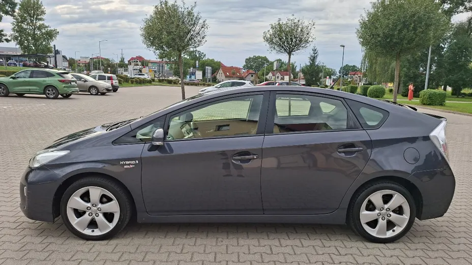 TOYOTA Prius -