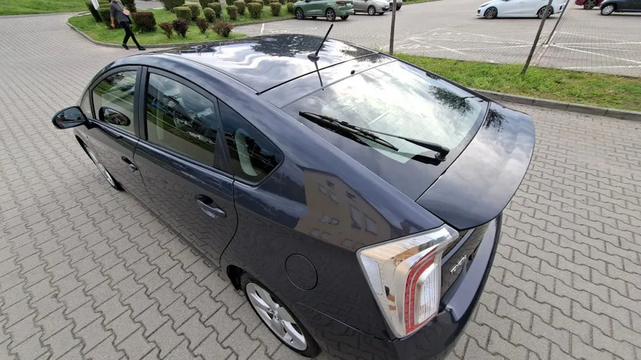 TOYOTA Prius -