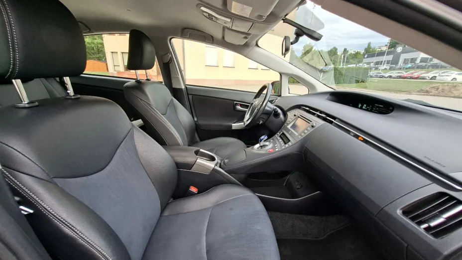TOYOTA Prius -