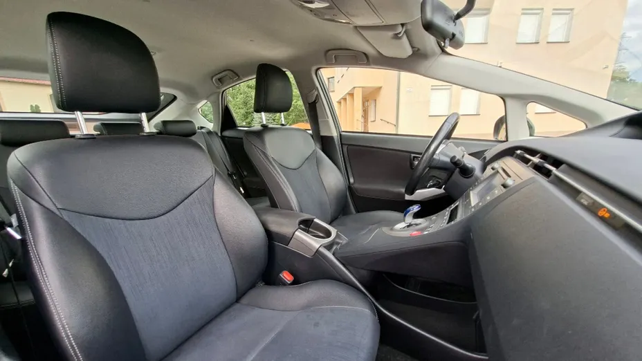 TOYOTA Prius -