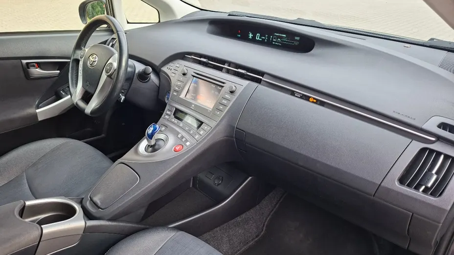 TOYOTA Prius -