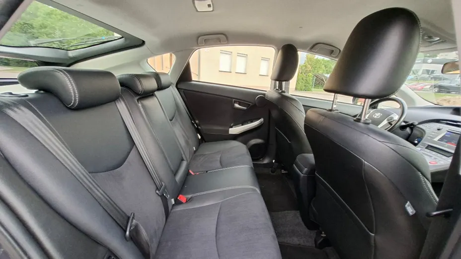 TOYOTA Prius -