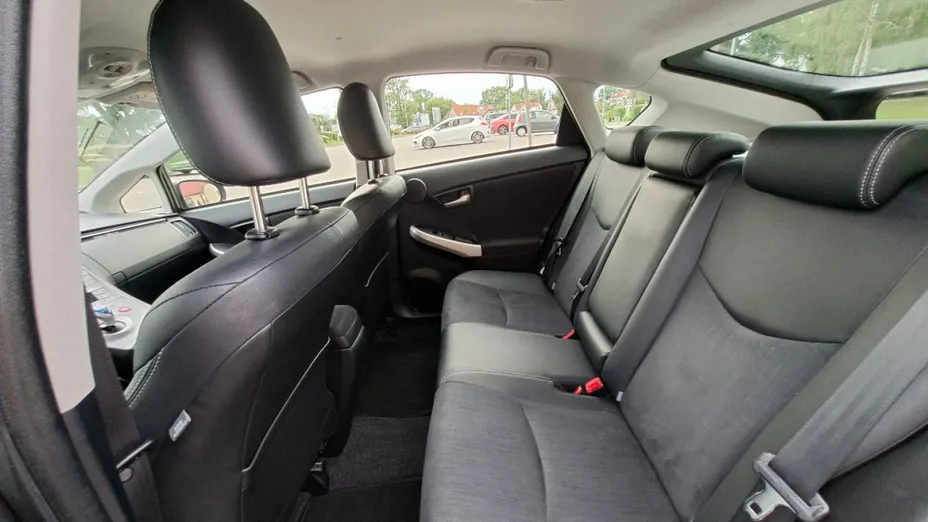 TOYOTA Prius -