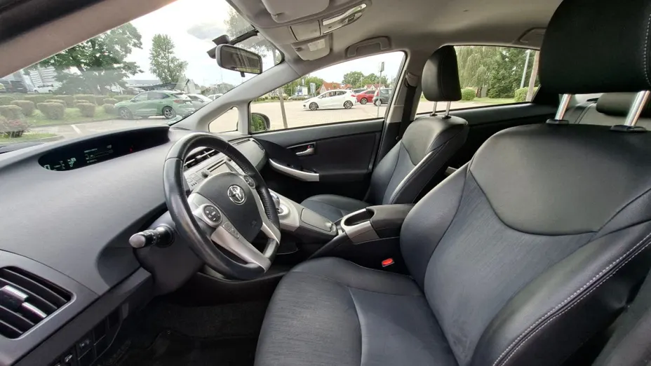 TOYOTA Prius -