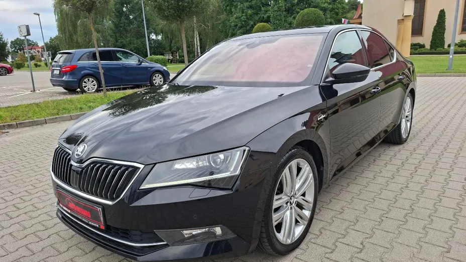SKODA Superb -