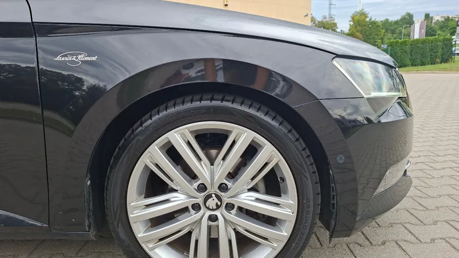 SKODA Superb -