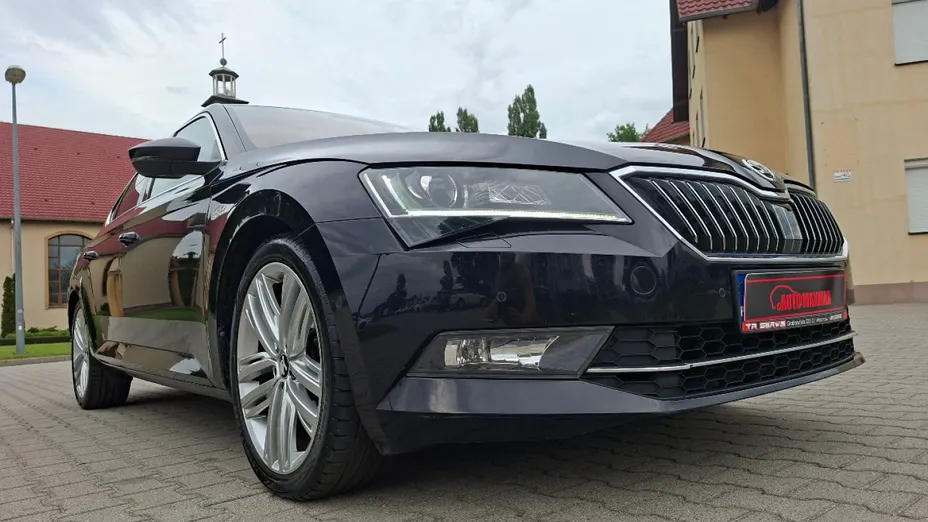 SKODA Superb -