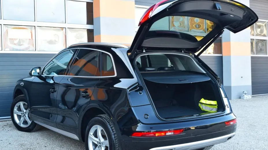 AUDI Q5 -