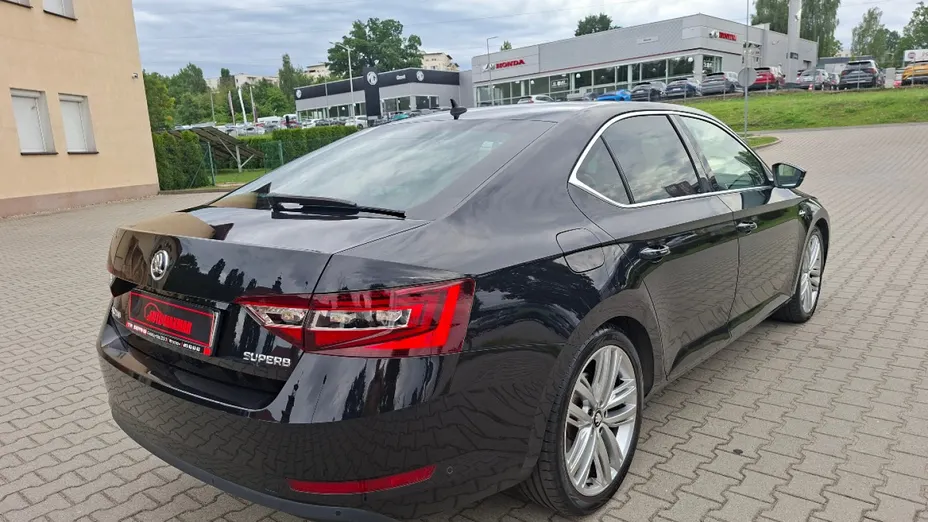 SKODA Superb -