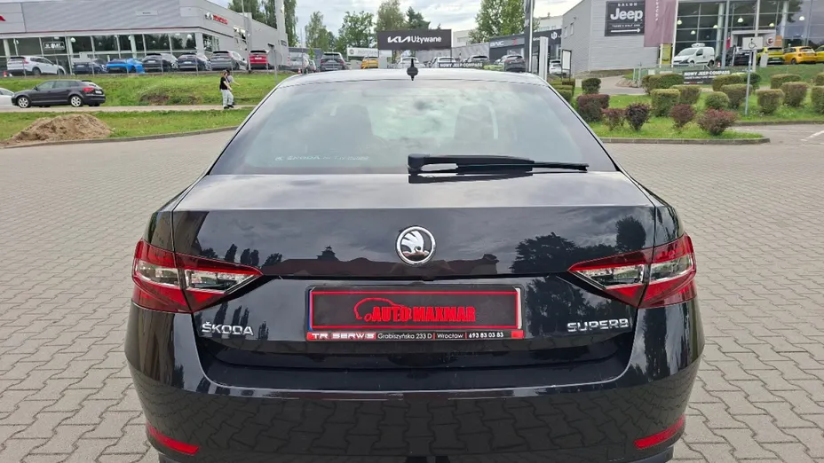 SKODA Superb -