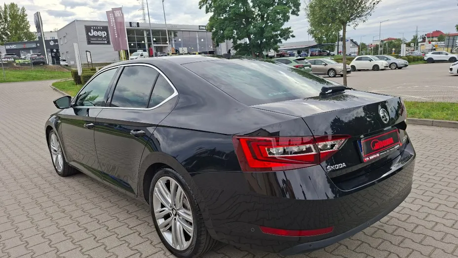 SKODA Superb -