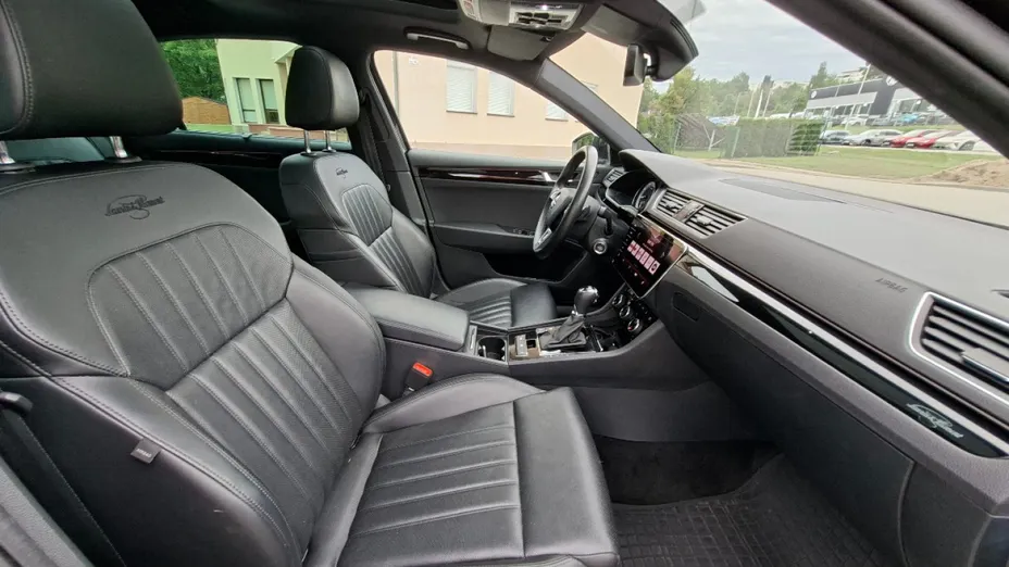 SKODA Superb -