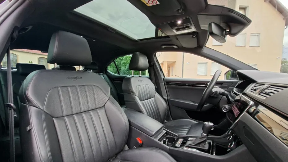 SKODA Superb -