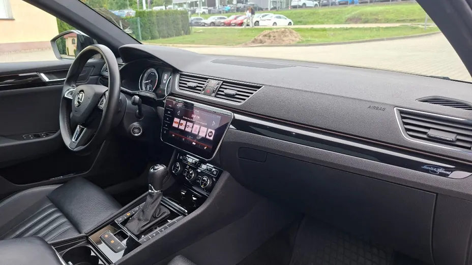 SKODA Superb -