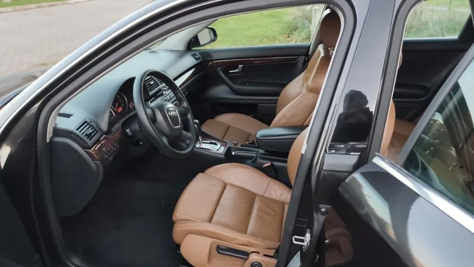 AUDI A4 -