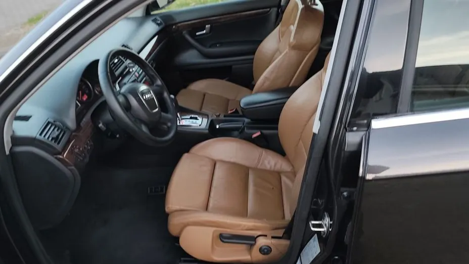 AUDI A4 -