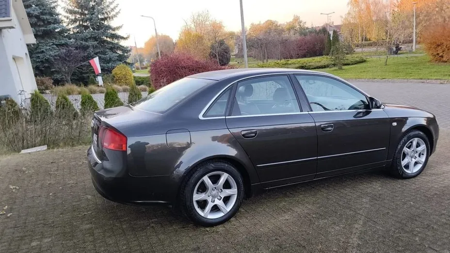 AUDI A4 -