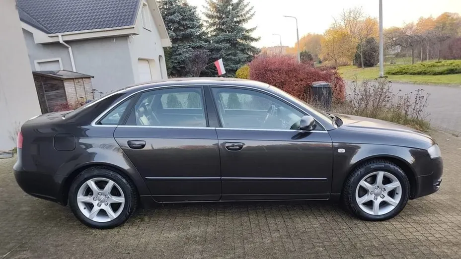 AUDI A4 -
