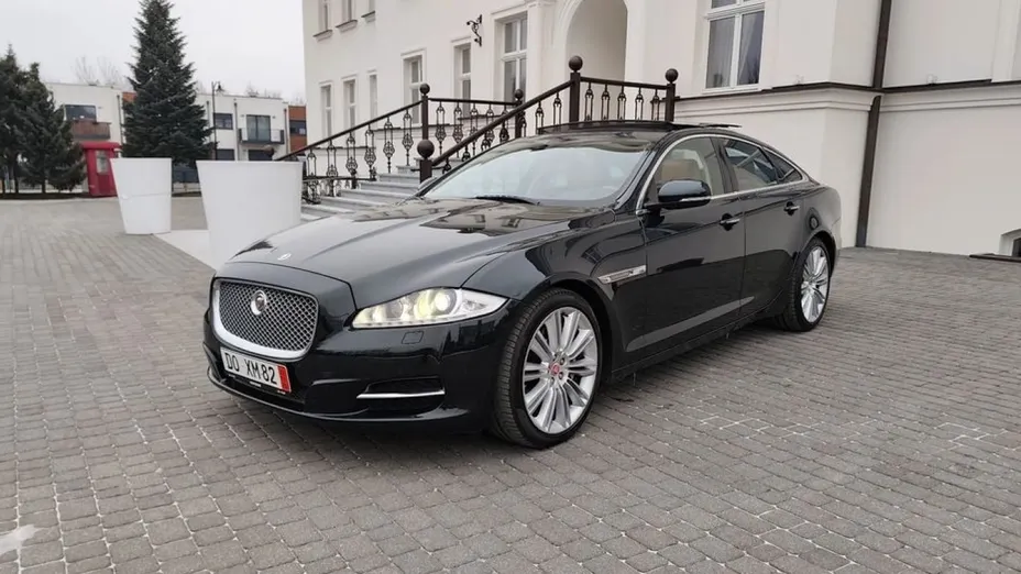 JAGUAR XJ -