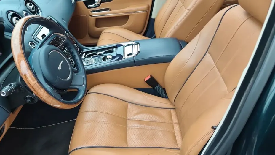 JAGUAR XJ -