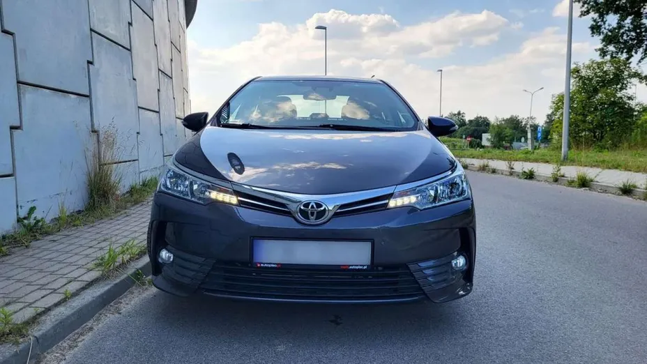 TOYOTA Corolla -