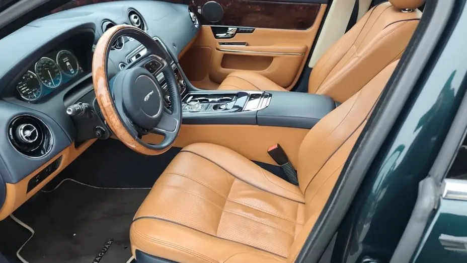 JAGUAR XJ -