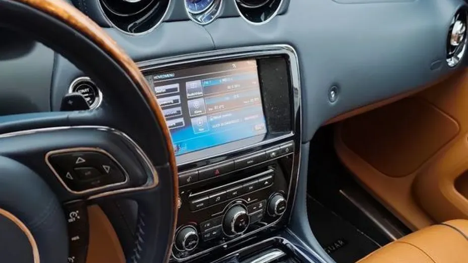 JAGUAR XJ -