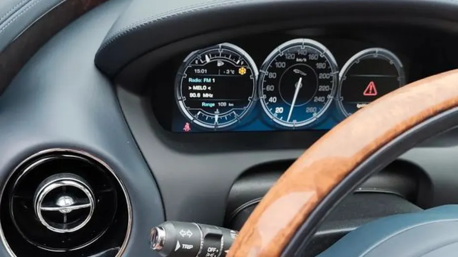 JAGUAR XJ -