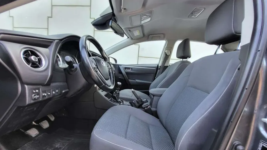 TOYOTA Corolla -